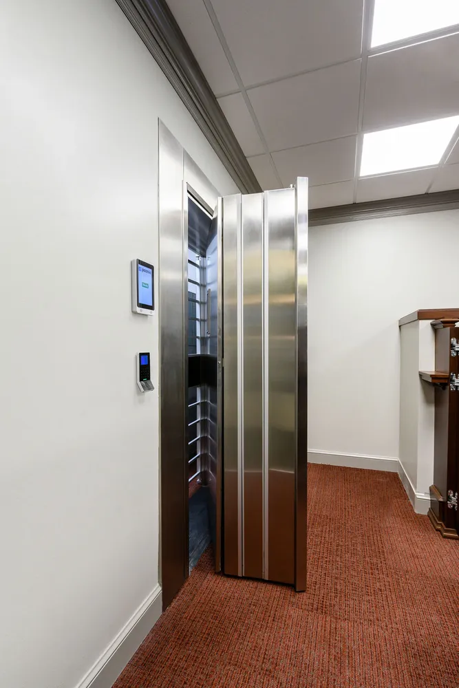 Branch corridor leading to the vault, with the Paznic screen on the wall